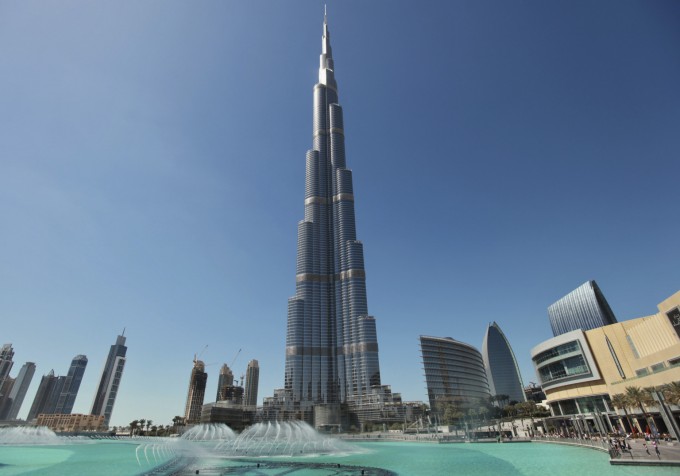 The Burj Khalifa, the world's tallest tower at a height of 828 metres (2,717 feet), stands in Dubai March 5, 2012. REUTERS/Mohammed Salem (UNITED ARAB EMIRATES - Tags: SOCIETY CITYSPACE) - RTR2YV3I